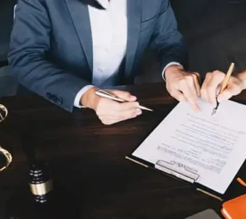 بهترین وکیل طلاق در هشتگرد ✨ | فاطمه صدق آمیز