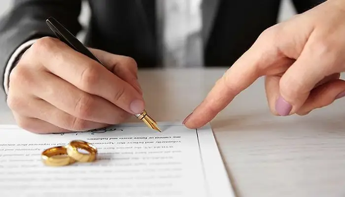 بهترین وکیل طلاق غیر توافقی + وظایف، ویژگی ها و هزینه خدمات ✨