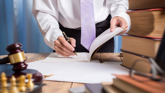 چرا هنگام خرید ملک باید حتماً با وکیل ملکی مشورت کنیم؟